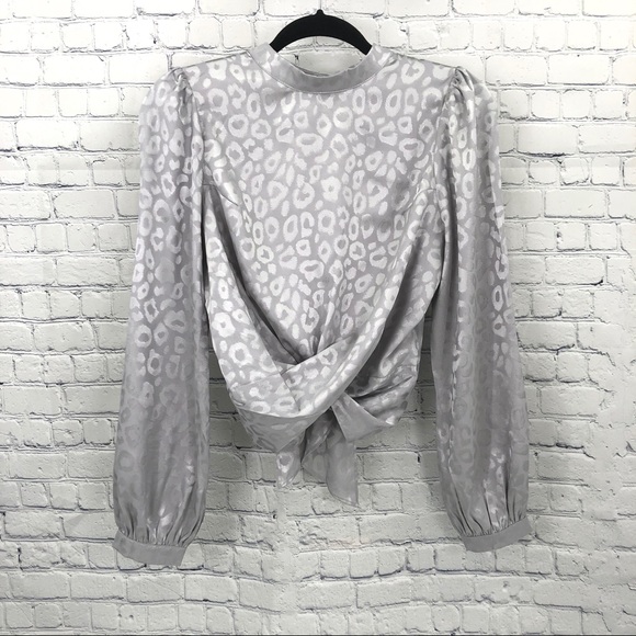 Beautiful silver print back tie blouse top - Picture 7 of 9